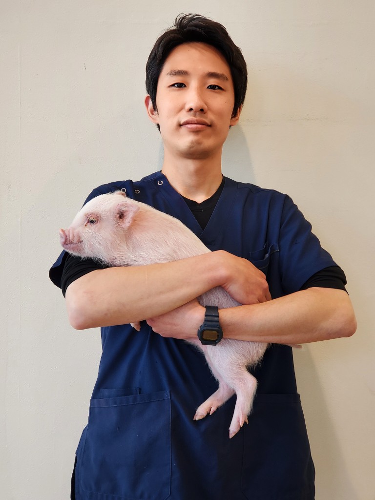 安達 智続